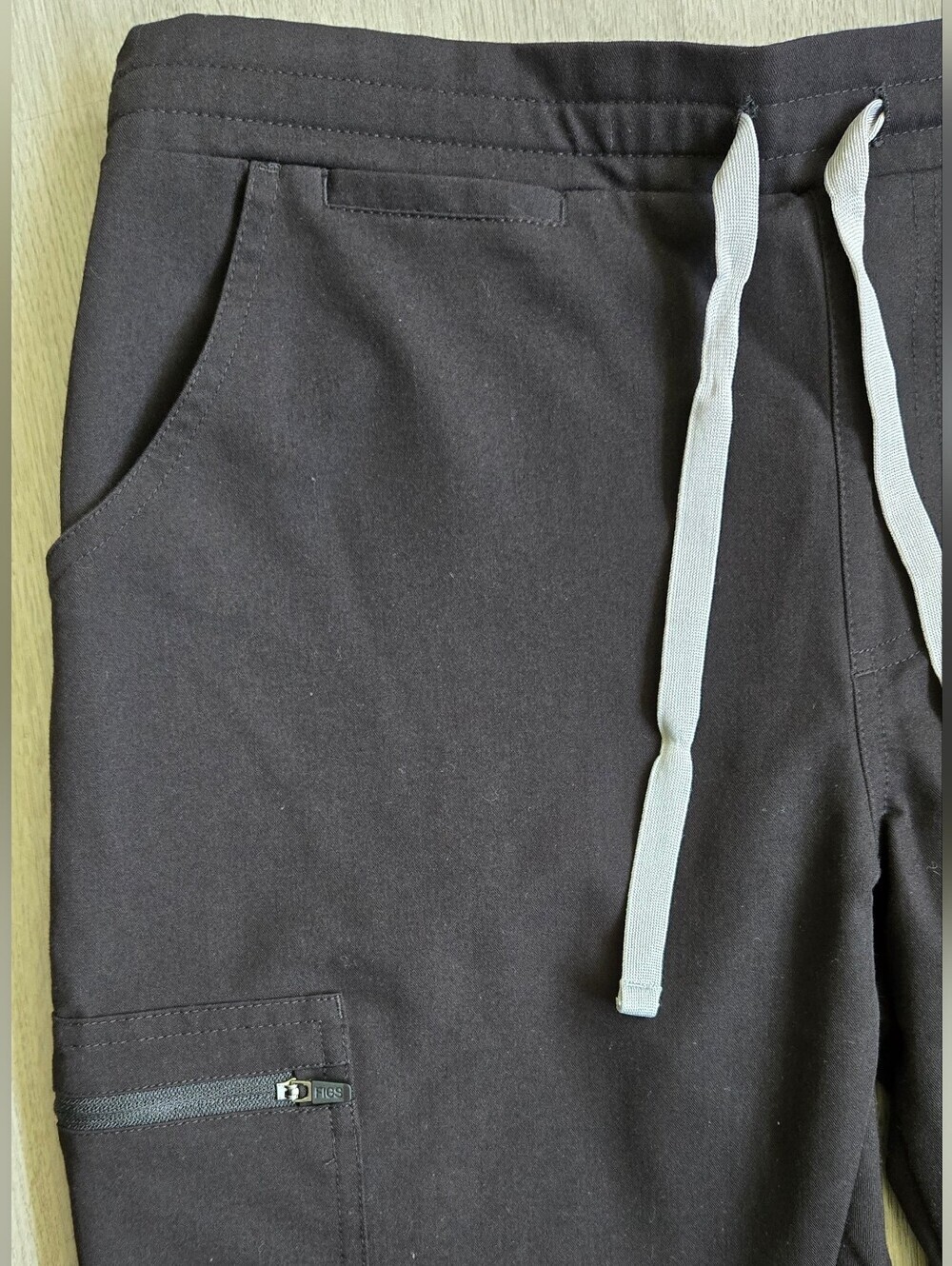 Figs Technical Collection -  Unisex Black cargo scrub pants, size S - Picture 5 of 17